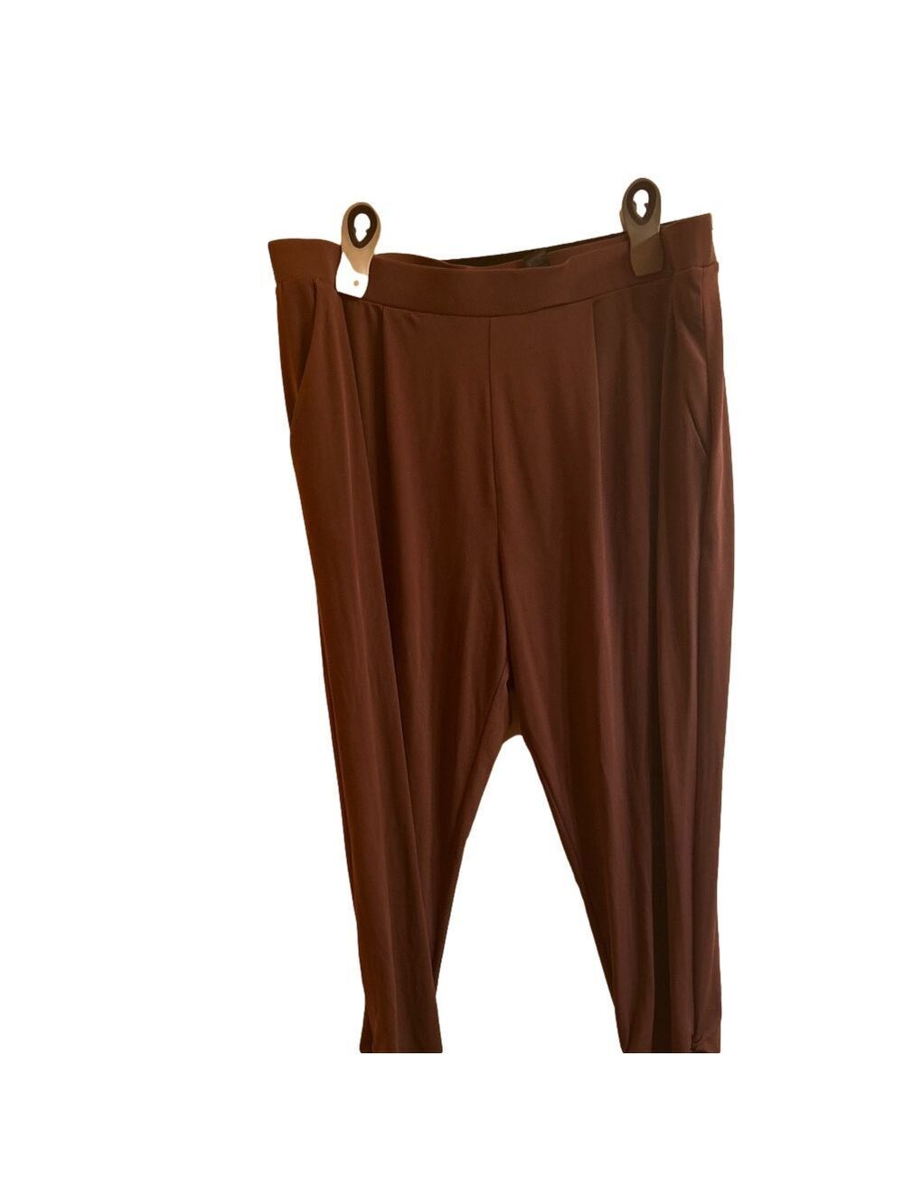 Express relax fit pants with nonfunctional back pockets, cinched lower leg
